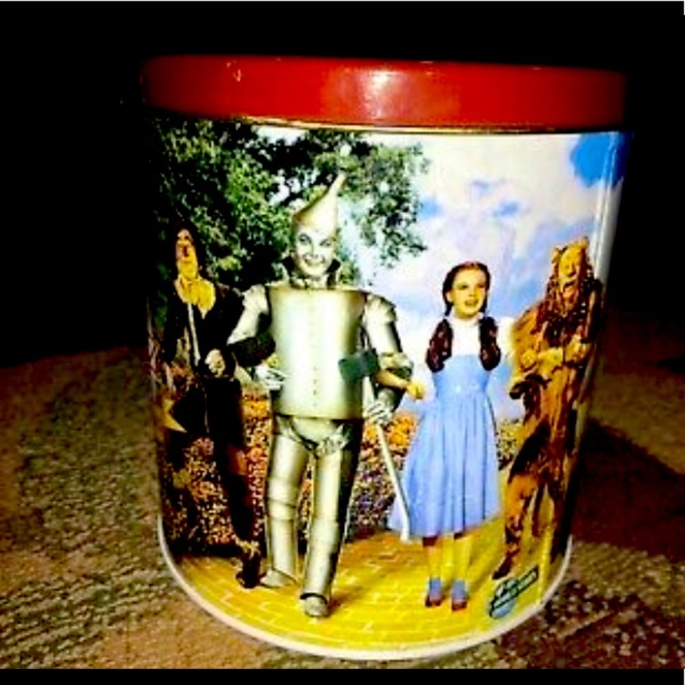 Vintage 1998 WIZARD OF OZ Tin Gummy Friends Ave Of The Stars